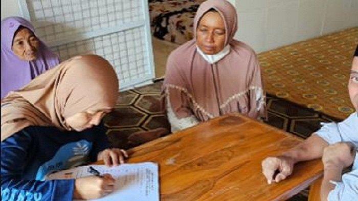Seorang nenek bernama Nasikah mengalami nasib pilu usai dibuang anak kandung ke Panti Jompo. Aksi 'buang' ibu kandung itu pun viral di sosial media.