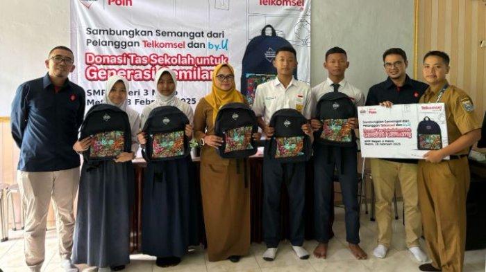BANTUAN - Telkomsel mengapresiasi pelanggan yang telah menukar Telkomsel Poin dan uCoin serta seluruh pihak yang mendukung pendidikan inklusif di Indonesia.