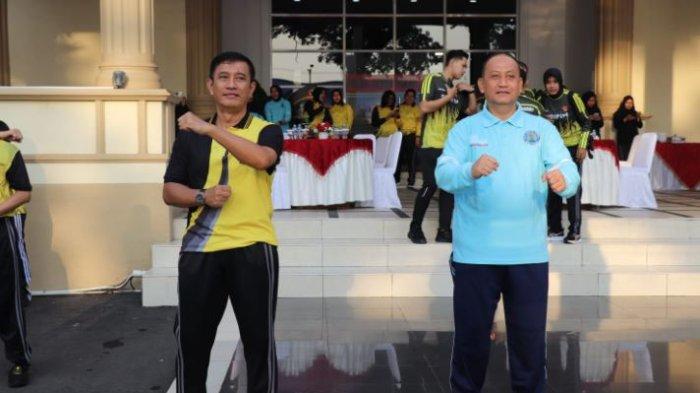 Polda Jambi dan Korem 042/Garuda Putih melaksanakan olahraga bersama dalam rangka menyambut Hari Bhayangkara ke-78, pada Jumat 21 Juni 2024.