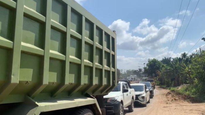 LALU LINTAS - Arus lalu lintas di kawasan dekat pintu Tol Baleno di KM 14, Sebapo, Kabupaten Muaro Jambi.