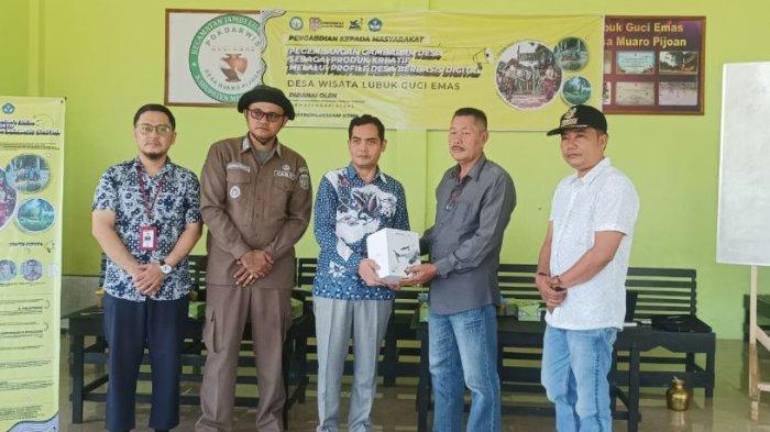Pelaksanaan program pengabdian kepada masyarakat dari Dosen Universitas Dinamika Bangsa, telah berhasil meningkatkan dan mengembangkan desa melalui teknologi Digital di Desa Muaro Pijoan, Kecamatan Jambi Luar Kota (Jaluko), Muaro Jambi.