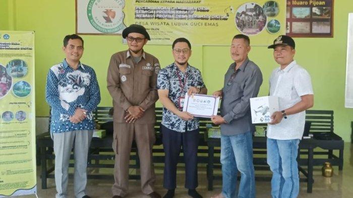 Pelaksanaan program pengabdian kepada masyarakat dari Dosen Universitas Dinamika Bangsa, telah berhasil meningkatkan dan mengembangkan desa melalui teknologi Digital di Desa Muaro Pijoan, Kecamatan Jambi Luar Kota (Jaluko), Muaro Jambi.