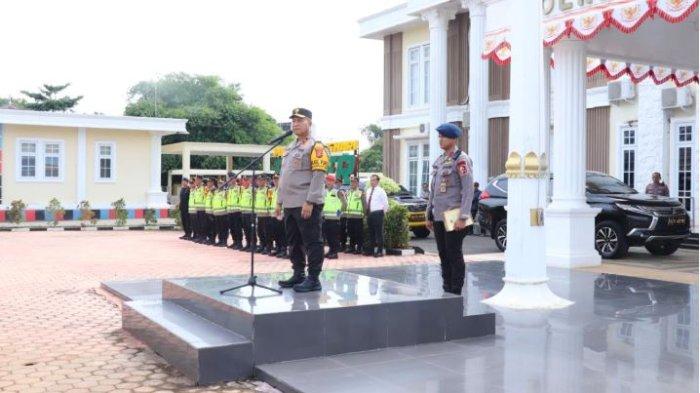 Wakapolda Jambi Brigjen Pol Edi Mardianto melaksanakan kegiatan pengecekan kesiapan personel pengamanan Tempat Pengumuman Suara (TPS) Pilkada Serentak Tahun 2024 pada Kamis, (21/11/2024)