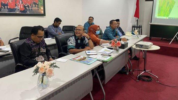 BPJS Ketenagakerjaan Cabang Jambi hadiri FGD Pengembangan Model Bisnis dan Optimalisasi Program Beras Sabak dalam rangka Tim Percepatan Akses Keuangan Daerah (TPAKD) yang diinisiasi OJK di Ruang Rapat Kantor OJK Provimsi Jambi pada Kamis (21/3/2024).