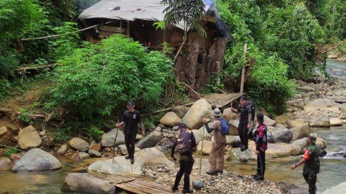 Subdit Tipidter Ditreskrimsus Polda Jambi bersama Polres Bungo lakukan penertiban Aktivitas Penambangan Emas Tanpa Izin (PETI) yang menggunakan Alat Berat di Dusun Sungai Telang Kecamatan Rantau Pandan, Kabupaten Bungo, Rabu (22/5/2024)