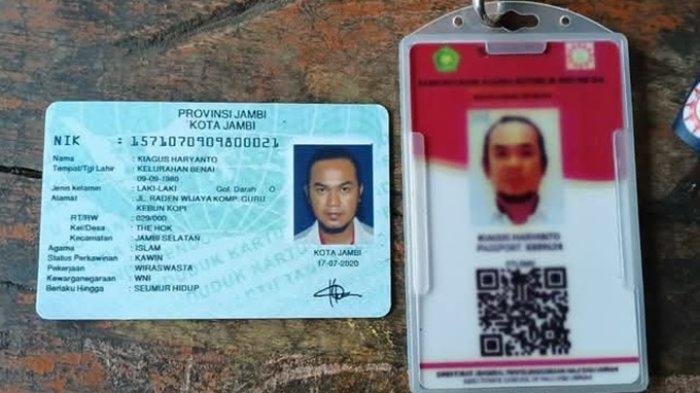 KTP DIDUGA MILIK KORBAN - Sejumlah barang, termasuk dokumen berupa Kartu Tanda Penduduk (KTP) Elektronik atas nama warga asal Provinsi Jambi ditemukan hanyut di perairan Sungai Lae Kombih. Barang dan dokumen KTP tersebut diduga milik korban mobil Toyota Avanza yang kecelakaan tunggal Rabu (23/4/2025) di Jalan Nasional perbatasan Kota Subulussalam, Aceh dengan Sumatera Utara.
