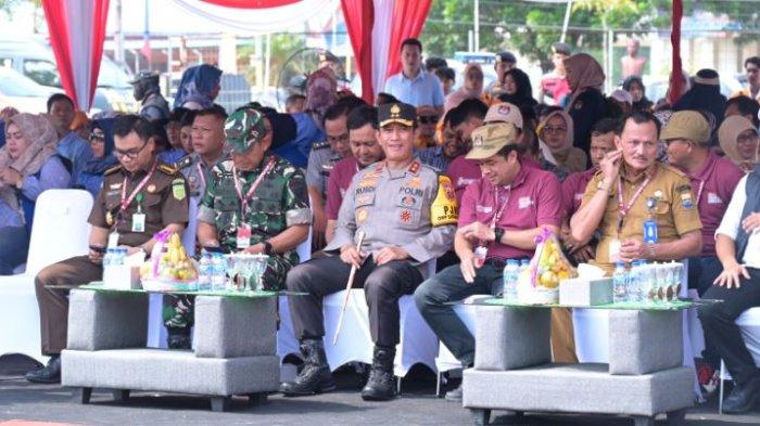 Kapolda Jambi Irjen Pol Rusdi Hartono hadiri kegiatan Deklarasi Kampanye Damai Pasangan Calon Gubernur dan Wakil Gubernur Jambi Pilkada Serentak 2024 pada Selasa, (24/09/2024)