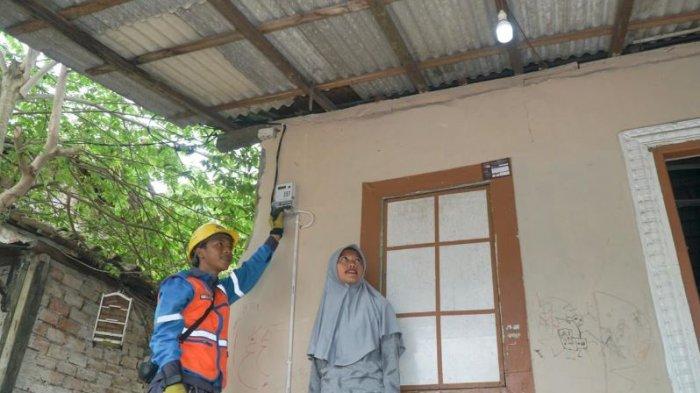 PLN Unit Induk Distribusi Sumatera Selatan, Jambi, dan Bengkulu (UID S2JB) membantu masyarakat prasejahtera melalui program Light Up The Dream.