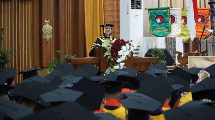 Sambutan Rektor UKSW Prof. Dr. Intiyas Utami, S.E., M.Si., Ak., dalam gelaran Wisuda Periode II Tahun 2024, Kamis (25-04-2024).