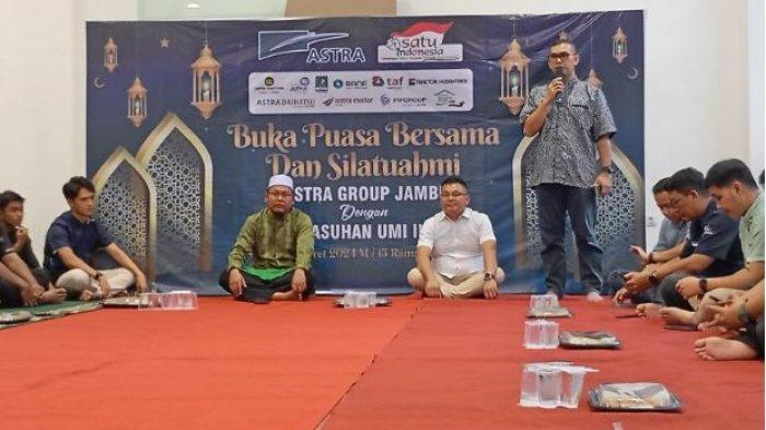 Astra Group Jambi melakukan kegiatan buka bersama (bukber), sekaligus silahturahmi dengan jajaran Astra Group Jambi dan dengan Panti Asuhan Umi Ikhlas di kantor Astra Daihatsu Jambi, yang berlokasi di Pal V Kecamatan Kotabaru Kota Jambi.