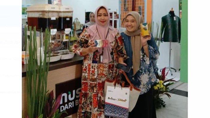 Teh legendaris Indonesia merek Teh Kayu Aro produksi PT Perkebunan Nusantara (PTPN) IV Regional 4 Jambi, menjadi idola dan pusat perhatian pengunjung Indonesia Palm Oil Research and Innovation Conference and Expo (IPORICE).