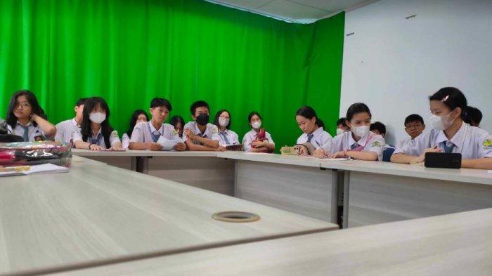 SMK Kristen Bina Kasih Jambi lakukan kunjungan ke Tribunjambi.com pada Rabu (27/9/2023) pagi.