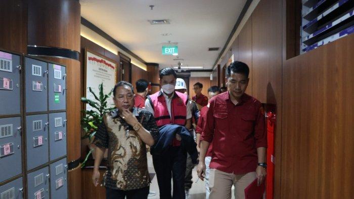 Jadii tersangka, Harvey Moeis dibawa penyidik untuk ditahan di Rutan Kejaksaan negeri Jakarta Selatan, Rabu (27/3/2024) malam.