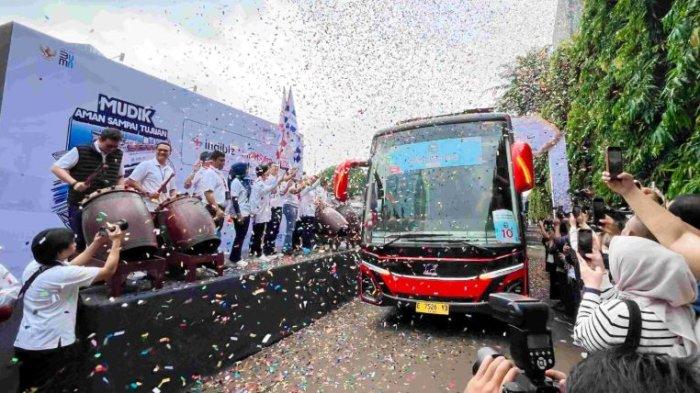 Mudik Hepi Telkomsel Poin 2025: Keberangkatan 1.100 pemudik dari program Mudik Hepi Telkomsel Poin 2025 periode 1–25 Maret 2025 ditandai dengan seremoni flag-off di Jakarta (27/3).