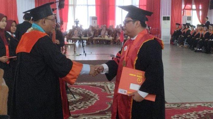 Universitas Jambi menggelar Wisuda ke-104 Program Doktor, Magister, Profesi, Sarjana dan Program Diploma tahun akademik 2022/2023 di Balairung Pinang Masal, Sabtu (28/7/2023).