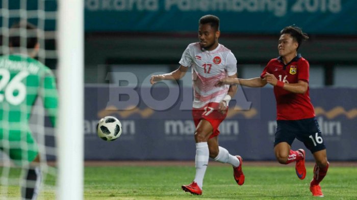 Aksi pemain sayap timnas u-23 Indonesia, Saddil Ramdani, saat menghadapi timnas u-23 Laos di babak penyisihan Grup A cabang sepak bola Asian Games 2018 di Stadion Patriot, Bekasi, Jumat (17/8/2018).
