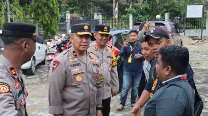 Wakapolda Jambi Brigjen Pol Edi Mardianto melakukan pengecekan penyimpanan kotak suara di tingkat kecamatan di Kabupaten Bungo pada Kamis, (28/11/2024)