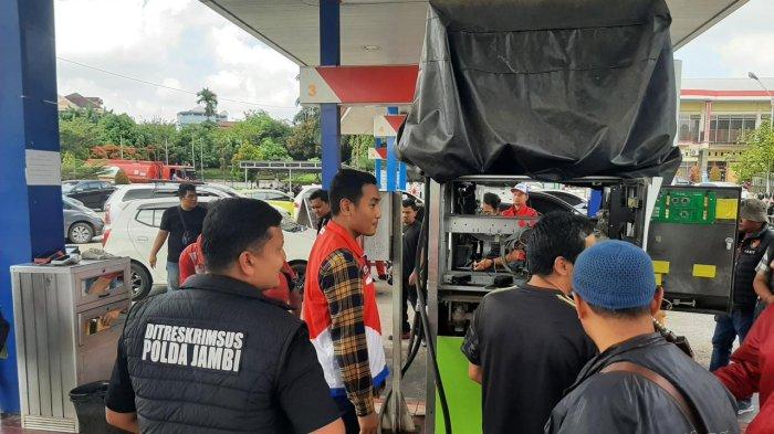 Polda Jambi melakukan inspeksi mendadak (sidak) di sejumlah SPBU di Kota Jambi. Sidak ini untuk memastikan tidak ada kecurangan jelang mudik Idul Fitri mendatang.