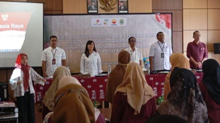 Pemkab Tanjung Jabung Timur mengapresiasi Pelatihan Design Kemasan Produk dan Digital Marketing yang diselenggarakan PetroChina International Jabung Ltd bekerjasama dengan Dinas Perindustrian dan Perdagangan (Disperindag ) Kabupaten Tanjung Jabung Timur, Rabu (29/5/2024).