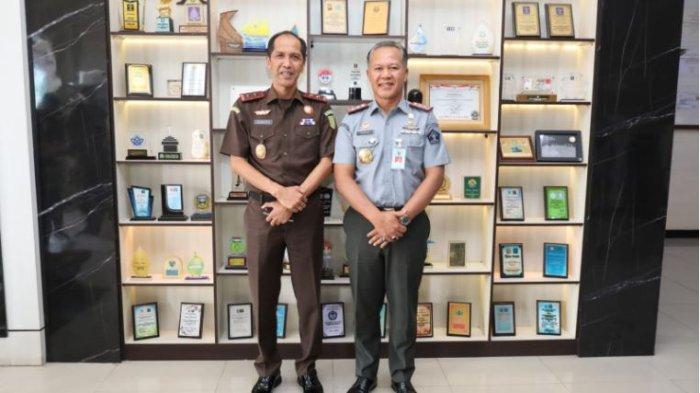 Kepala Kantor Wilayah Kementerian hukum dan HAM Jambi M. Adnan menerima kunjungan kerja Kepala Kejaksaan Tinggi Jambi, Dr. Hermon Dekristo, Selasa (30/7/2024).