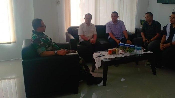 Astra Group Jambi dengan TNI dan Polri di Jambi, kemarin secara spesial Astra Group Jambi menggelar silaturrahmi ke Kodim, Korem dan Polda Jambi, Rabu (13/12/2023)