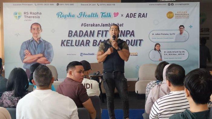 Ade Rai jadi pembicara di acara Rapha Health Talk.