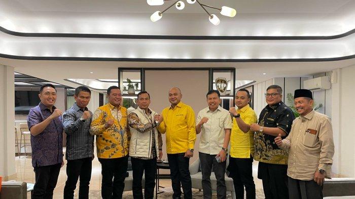 POLITIJ JAMBI - Agus Rubiyanto mendapat dukungan 8 DPD II Golkar untuk maju di Musda Golkar Provinsi Jambi.