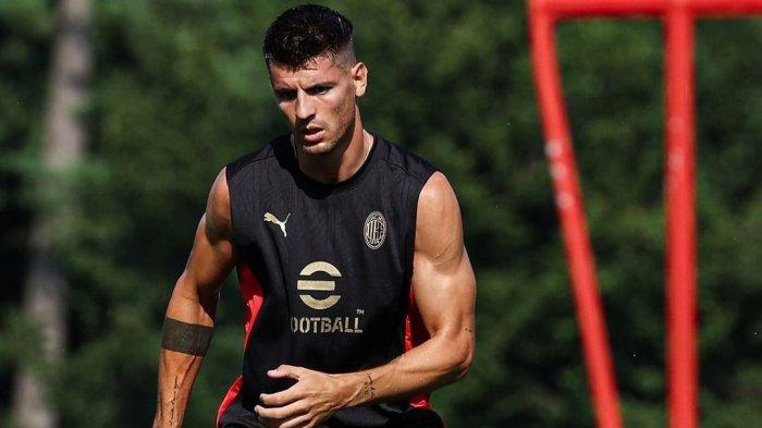 Alvaro Morata di sesi latihan AC Milan.
