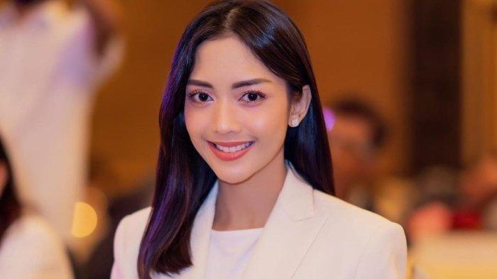 Artis Cantik Ririn Dwi Ariyanti