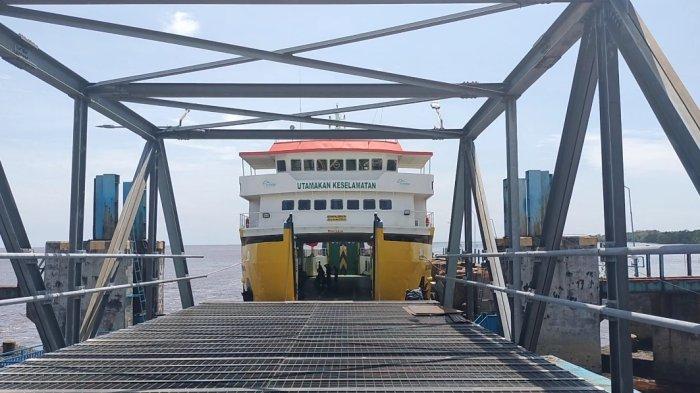 ARUS MUDIK - Arus mudik lebaran 2025 mulai terasa di Pelabuhan Roro Kuala Tungkal, Tanjung Jabung Barat (Tanjabbar) sejak tadi malam dan hari ini, Senin (24/03/2025).