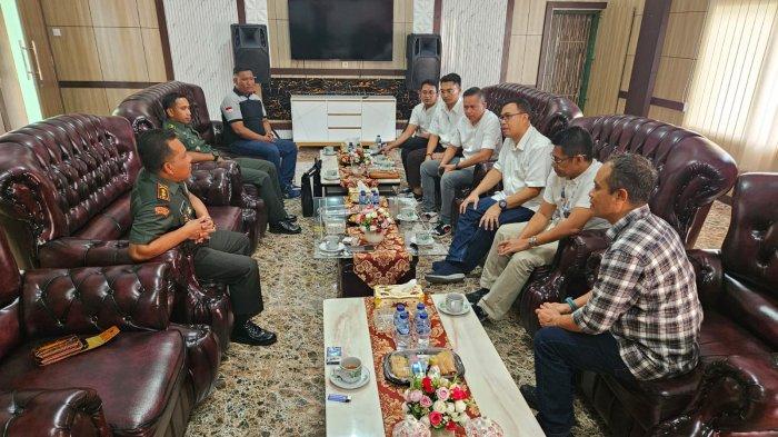 Astra Group Jambi dengan TNI dan Polri di Jambi, kemarin secara spesial Astra Group Jambi menggelar silaturrahmi ke Kodim, Korem dan Polda Jambi, Rabu (13/12/2023)
