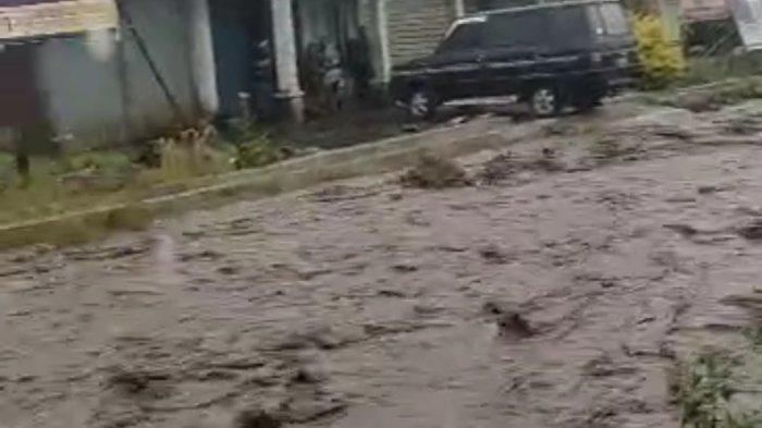 Tiga desa di Kecamatan Gunung Tujuh, Kabupaten Kerinci diterjang banjir bandang, Sabtu (27/1/2024).