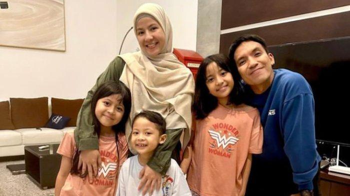 Desta Rayakan Ulang Tahun Anak Bungsunya bareng Natasha Rizky