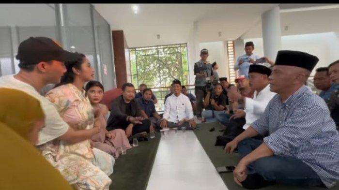 Dewi Perssik Ngamuk ke Ketua RT