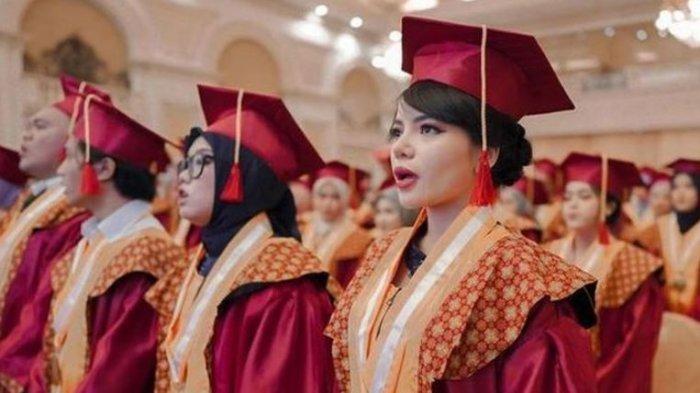 Dinar Candy Wisuda