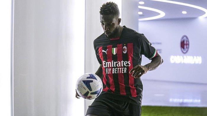 Divock Origi diperkenalkan sebagai pemain AC Milan