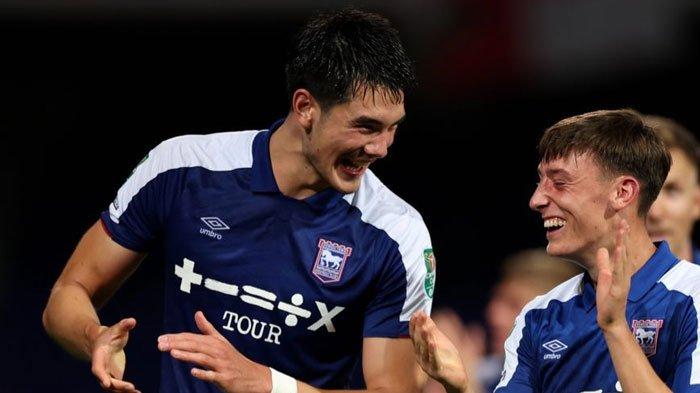 Ekspresi bahagia Elkan Baggott, usai Ipswich Town berhasil mengalahkan Wolves dengan skor 3-2, Rabu (27/9/2023)