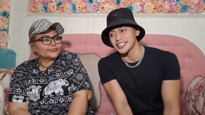 Eva Manurung dan Jordan Ali setelah keduanya pulang liburan dari Bangkok