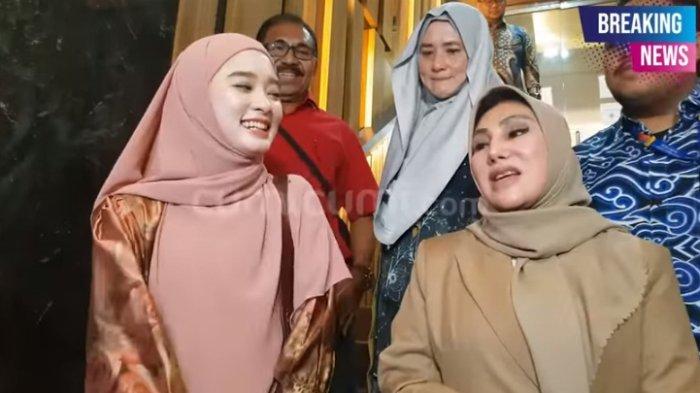 Inara Rusli usai menjalani pemeriksaan di Polda Metro Jaya, Kamis (13/7/2023)