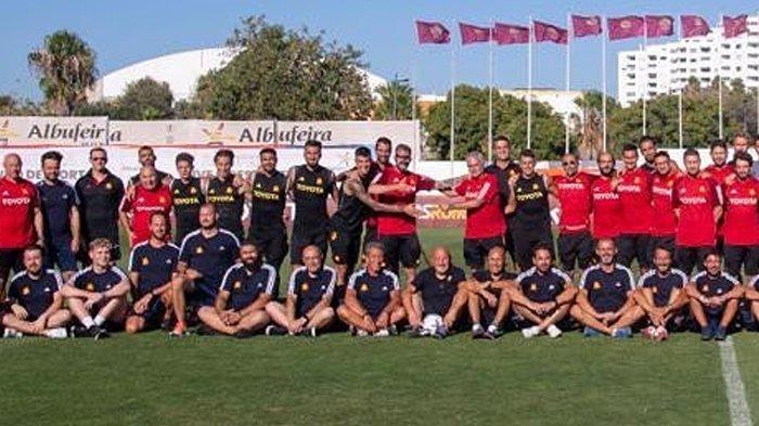 Jose Mourinho bersama skuad AS Roma
