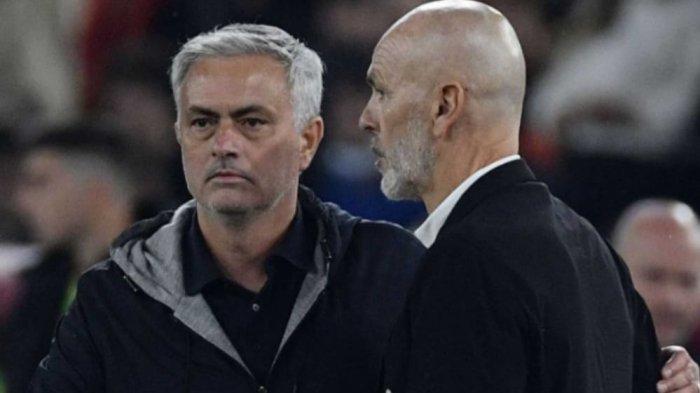 Pelatih AS Roma Jose Mourinho dan Pelatih AC Milan Stefano Pioli