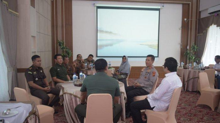 Kapolda Jambi Irjen Pol Rusdi Hartono ikuti rapat pembahasan penanganan konflik agraria dan papat persiapan Kunjungan Menteri Agraria dan Tata Ruang/Kepala BPN Ke Provinsi Jambi, Kamis (3/8/2023).