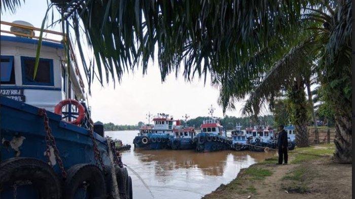 Tugboat penarik tongkang batu bara