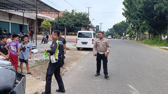 Kecelakaan maut terjadi di Jalan Sari Bakti, Kelurahan Simpang Rimbo, Kecamatan Alam Barajo, Kota Jambi, Senin (16/12/2024), sekitar pukul 10:26 WIB. Peristiwa ini melibatkan Toyota Fortuner dan sepeda motor Honda Beat, mengakibatkan Susanti (52), pengendara motor, meninggal dunia.