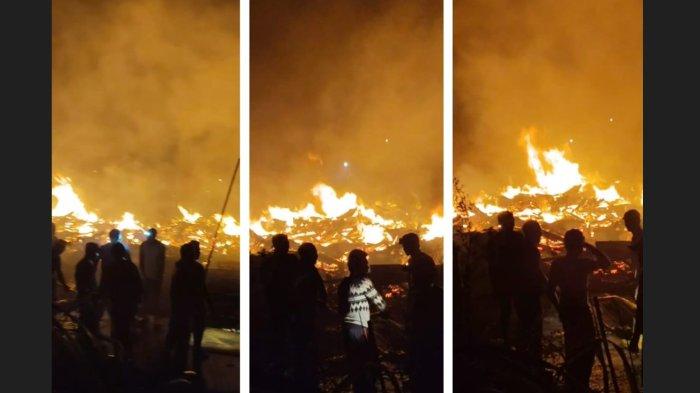 KEBAKARAN DI TANJABTIM - Kolase foto kebakaran di Desa Sungai Itik, Kecamatan Sadu, Kabupaten Tanjung Jabung Timur, menyebar cepat, Kamis (30/1/2025) dini hari. Api menghanguskan 15 rumah.