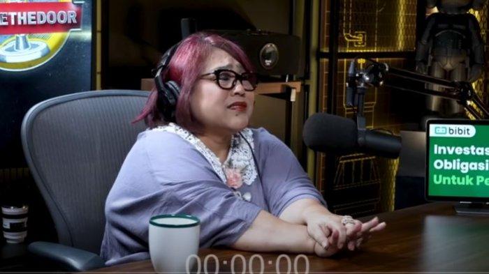 Komedian Nunung belakang alami nasib tak mengenakkan. Wanita berusia 61 tahun sudahlah alami kanker namun tetap harus jadi pulang punggung keluarga. curhatnya dalam podcast Deddy Corbusier, Senin (10/3/2025).