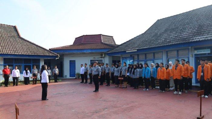 Plt Kepala Kanwil Kemenkumham Jambi Kortini JM Sihotang saat menjadi pembina apel pagi.