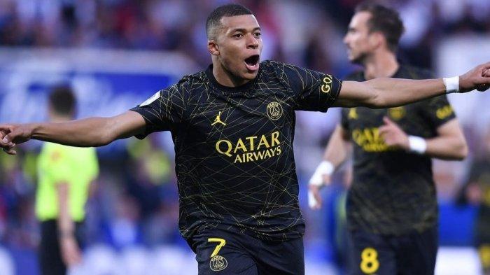 Kylian Mbappe usai cetak gol di laga PSG vs Auxerre pada Selasa (22/5/2023) dini hari.