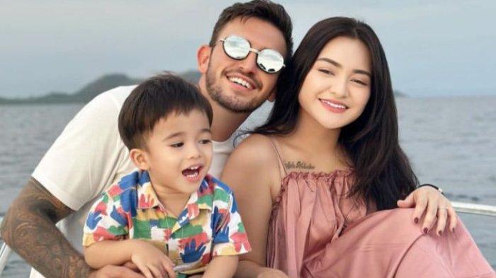 Ladislao curhat sakitnya disunat saat dewasa ke Nathalie Holscher