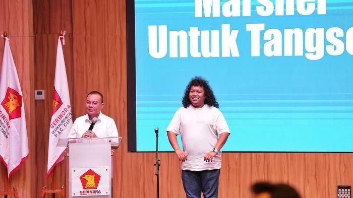 Komika Marshel Widianto resmi diusung Gerindra maju dalam Pilkada Serentak 2024, sebagai Calon Wakil Wali Kota Tangerang Selatan (Tangsel). Hal ini diumumkan Ketua Harian DPP Gerindra, Sufmi Dasco Ahmad, dalam acara Silaturahmi dan Konsolidasi Kader Gerindra Kota Tangerang Selatan di Hotel Trembesi, BSD, Kota Tangerang Selatan, Banten, Rabu (19/6/2024).